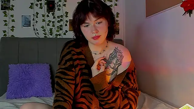 Snapshot of miss_Lizzy chatting on December 2024 04:25:01 AM miss Lizzy online show from December 2024 04:25:01 AM