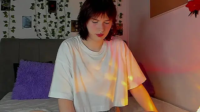 Snapshot of miss_Lizzy chatting on December 2024 01:14:01 AM miss Lizzy online show from December 2024 01:14:01 AM