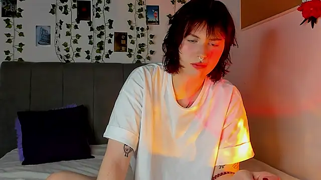 Snapshot of miss_Lizzy chatting on December 2024 01:18:01 AM miss Lizzy online show from December 2024 01:18:01 AM