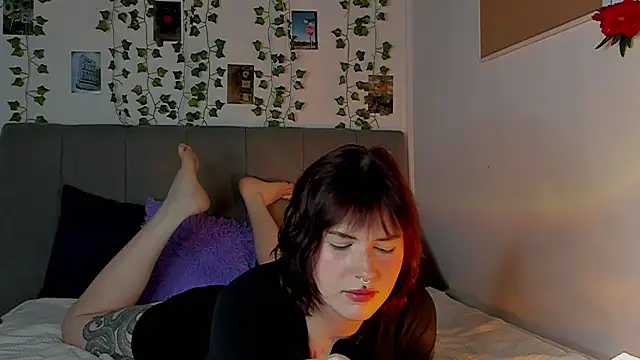 Snapshot of miss_Lizzy chatting on December 2024 04:14:02 AM miss Lizzy online show from December 2024 04:14:02 AM