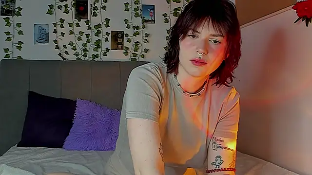 Snapshot of miss_Lizzy chatting on December 2024 01:07:01 AM miss Lizzy online show from December 2024 01:07:01 AM