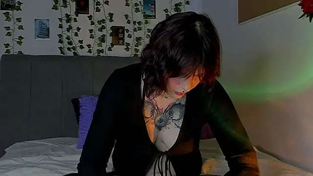 Snapshot of miss_Lizzy chatting on December 2024 04:19:01 AM miss Lizzy online show from December 2024 04:19:01 AM
