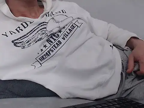 Snapshot of MikeyMaXXX chatting on March 2026 12:34:02 AM MikeyMaXXX online show from March 2026 12:34:02 AM