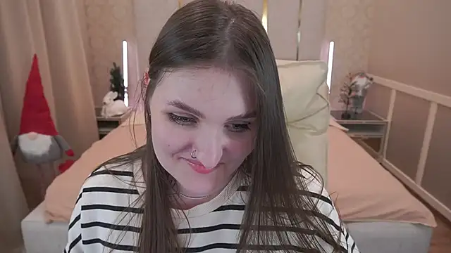 EmmyCharmm online show from December 2024 01:00:01 PM