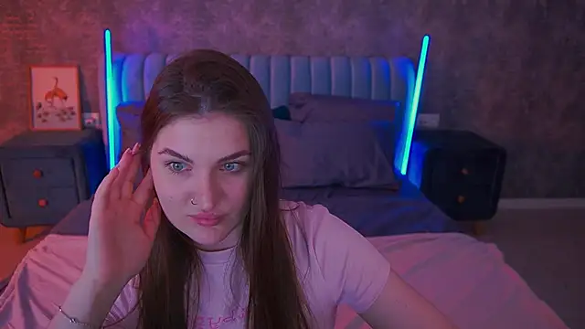 EmmyCharmm online show from April 2026 06:19:01 AM