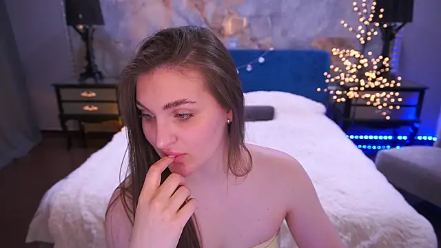 EmmyCharmm online show from April 2026 05:32:01 AM