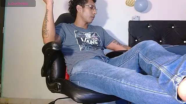 Snapshot of FuckHardlove chatting on December 2024 02:16:01 PM FuckHardlove online show from December 2024 02:16:01 PM