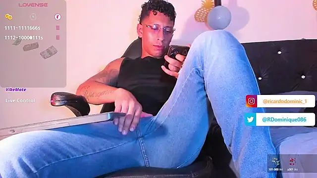 Snapshot of FuckHardlove chatting on December 2024 12:41:01 AM FuckHardlove online show from December 2024 12:41:01 AM