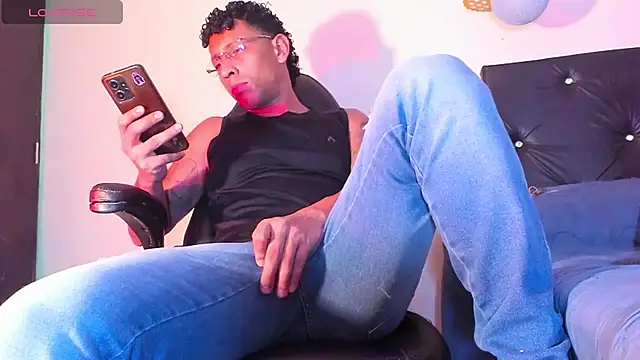 Snapshot of FuckHardlove chatting on December 2024 03:47:02 AM FuckHardlove online show from December 2024 03:47:02 AM