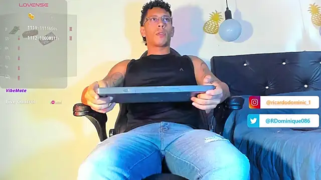 Snapshot of FuckHardlove chatting on December 2024 03:42:02 PM FuckHardlove online show from December 2024 03:42:02 PM