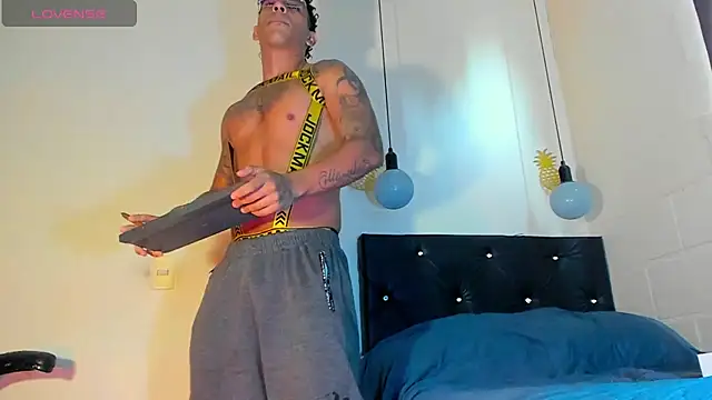 Snapshot of FuckHardlove chatting on December 2024 02:22:02 PM FuckHardlove online show from December 2024 02:22:02 PM