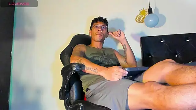 Snapshot of FuckHardlove chatting on December 2024 05:25:01 PM FuckHardlove online show from December 2024 05:25:01 PM