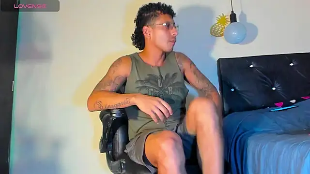 Snapshot of FuckHardlove chatting on December 2024 12:30:02 AM FuckHardlove online show from December 2024 12:30:02 AM
