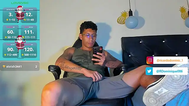 Snapshot of FuckHardlove chatting on December 2024 03:33:02 AM FuckHardlove online show from December 2024 03:33:02 AM