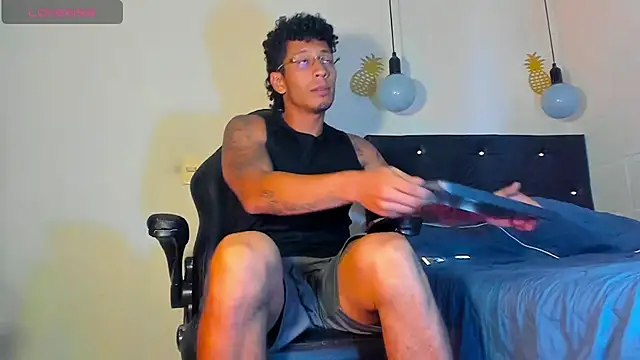 Snapshot of FuckHardlove chatting on January 2025 10:58:02 PM FuckHardlove online show from January 2025 10:58:02 PM