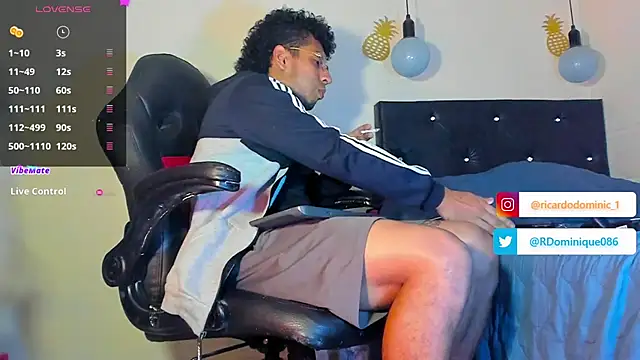 Snapshot of FuckHardlove chatting on January 2025 02:53:01 AM FuckHardlove online show from January 2025 02:53:01 AM