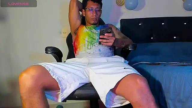 Snapshot of FuckHardlove chatting on January 2025 09:40:02 PM FuckHardlove online show from January 2025 09:40:02 PM