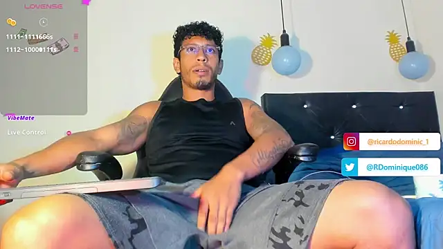 Snapshot of FuckHardlove chatting on January 2025 11:11:01 PM FuckHardlove online show from January 2025 11:11:01 PM