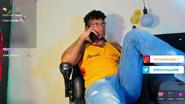 Snapshot of FuckHardlove chatting on January 2025 06:03:02 PM FuckHardlove online show from January 2025 06:03:02 PM