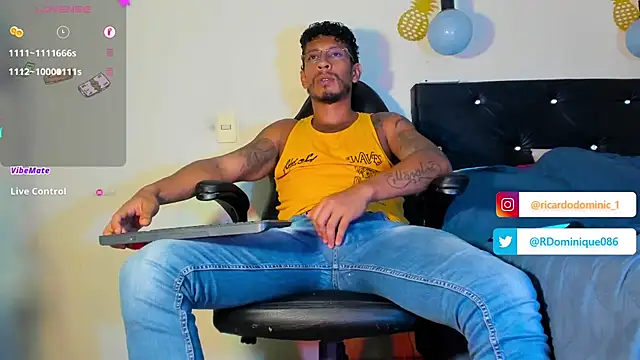 Snapshot of FuckHardlove chatting on February 2025 05:39:01 AM FuckHardlove online show from February 2025 05:39:01 AM