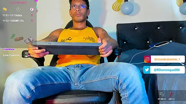 Snapshot of FuckHardlove chatting on February 2025 07:44:02 PM FuckHardlove online show from February 2025 07:44:02 PM