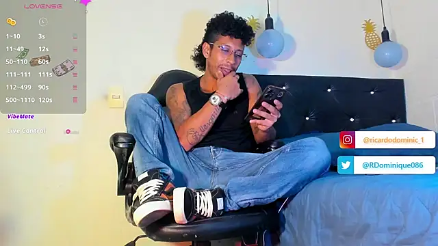 Snapshot of FuckHardlove chatting on February 2025 11:34:02 PM FuckHardlove online show from February 2025 11:34:02 PM