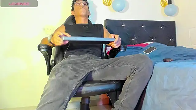 Snapshot of FuckHardlove chatting on February 2025 03:22:01 AM FuckHardlove online show from February 2025 03:22:01 AM