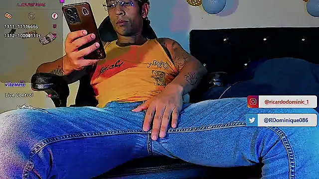 Snapshot of FuckHardlove chatting on February 2025 04:43:01 AM FuckHardlove online show from February 2025 04:43:01 AM