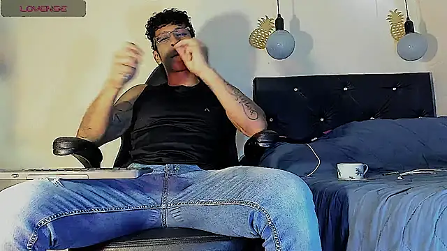 Snapshot of FuckHardlove chatting on March 2025 05:03:02 PM FuckHardlove online show from March 2025 05:03:02 PM