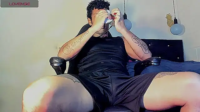 Snapshot of FuckHardlove chatting on March 2025 04:23:02 AM FuckHardlove online show from March 2025 04:23:02 AM