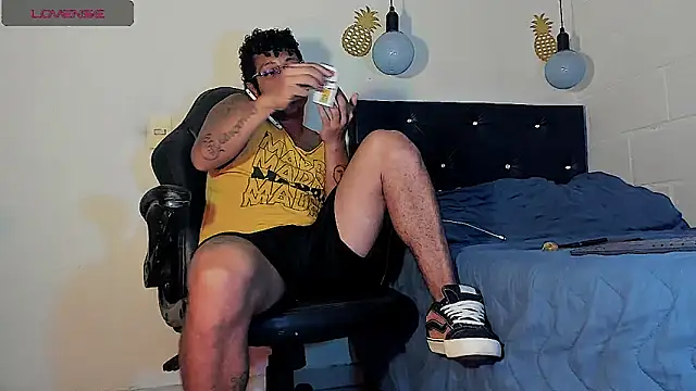 Snapshot of FuckHardlove chatting on March 2025 12:40:02 AM FuckHardlove online show from March 2025 12:40:02 AM