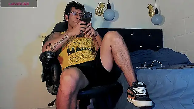 Snapshot of FuckHardlove chatting on March 2025 03:45:01 AM FuckHardlove online show from March 2025 03:45:01 AM