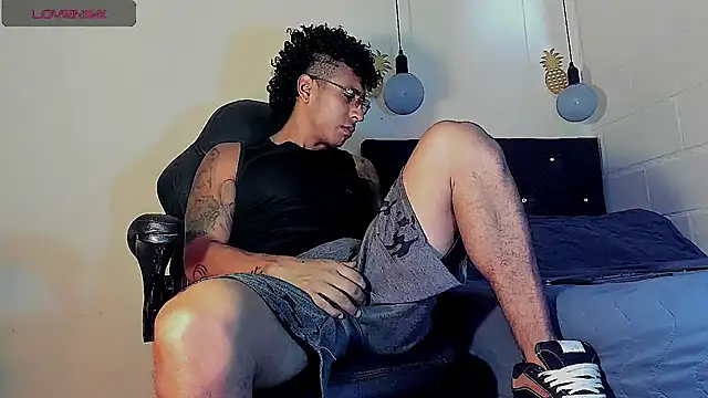 Snapshot of FuckHardlove chatting on March 2025 03:28:02 PM FuckHardlove online show from March 2025 03:28:02 PM