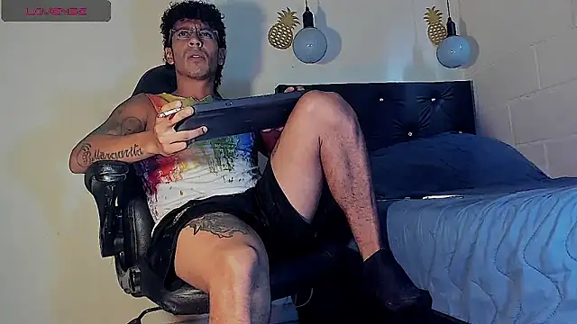 Snapshot of FuckHardlove chatting on March 2025 07:17:01 PM FuckHardlove online show from March 2025 07:17:01 PM