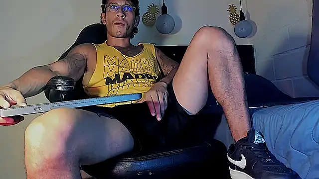 Snapshot of FuckHardlove chatting on March 2025 03:13:02 AM FuckHardlove online show from March 2025 03:13:02 AM