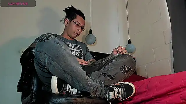 Snapshot of FuckHardlove chatting on September 2025 06:44:01 PM FuckHardlove online show from September 2025 06:44:01 PM