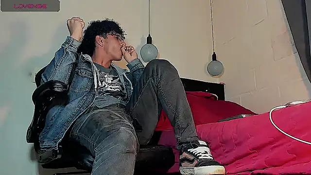 Snapshot of FuckHardlove chatting on September 2025 03:21:01 AM FuckHardlove online show from September 2025 03:21:01 AM