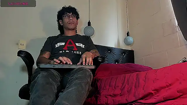 Snapshot of FuckHardlove chatting on September 2025 06:12:02 PM FuckHardlove online show from September 2025 06:12:02 PM