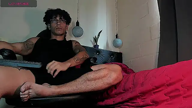 Snapshot of FuckHardlove chatting on September 2025 06:35:02 PM FuckHardlove online show from September 2025 06:35:02 PM