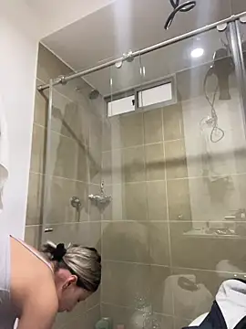 Ameellie online show from December 2025 06:36:02 PM