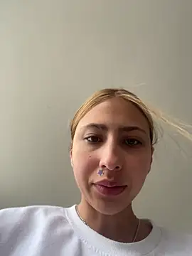 Snapshot of Ameellie chatting on June 2026 03:27:01 PM Ameellie online show from June 2026 03:27:01 PM