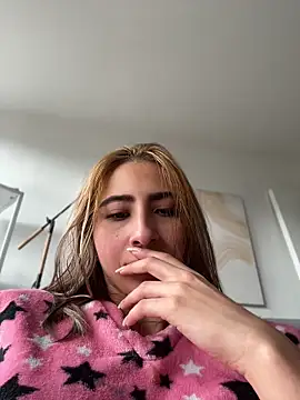 Snapshot of Ameellie chatting on July 2026 02:01:02 PM Ameellie online show from July 2026 02:01:02 PM
