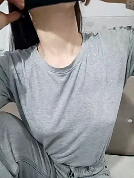 I AM NOT A SLUT online show from November 2025 02:44:01 AM