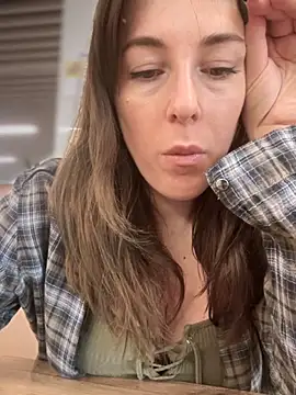 Snapshot of MommmyYummy chatting on September 2025 07:30:01 AM MommmyYummy online show from September 2025 07:30:01 AM