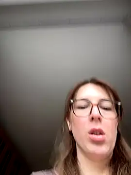 Snapshot of MommmyYummy chatting on October 2025 10:07:01 AM MommmyYummy online show from October 2025 10:07:01 AM