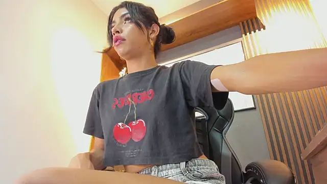 Snapshot of Alahia_Rodriguez chatting on January 2026 07:07:02 PM Alahia Rodriguez online show from January 2026 07:07:02 PM