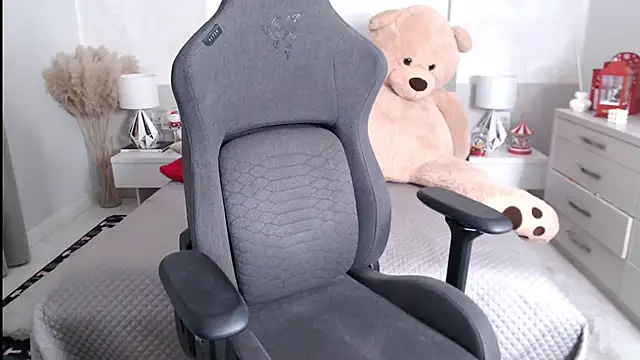 Smileyouarehere online show from February 2025 10:28:02 PM