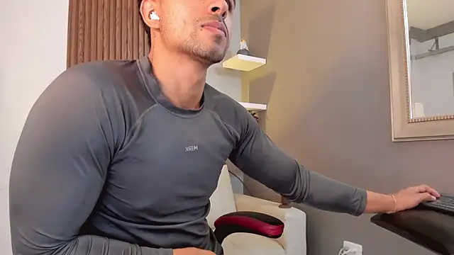 Snapshot of liam_collins21 chatting on February 2025 03:10:02 PM liam collins21 online show from February 2025 03:10:02 PM