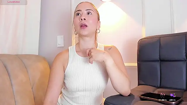 Snapshot of Lia_walton chatting on December 2024 05:58:02 AM Lia walton online show from December 2024 05:58:02 AM