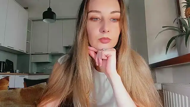 Maiami000 online show from April 2026 01:50:02 PM